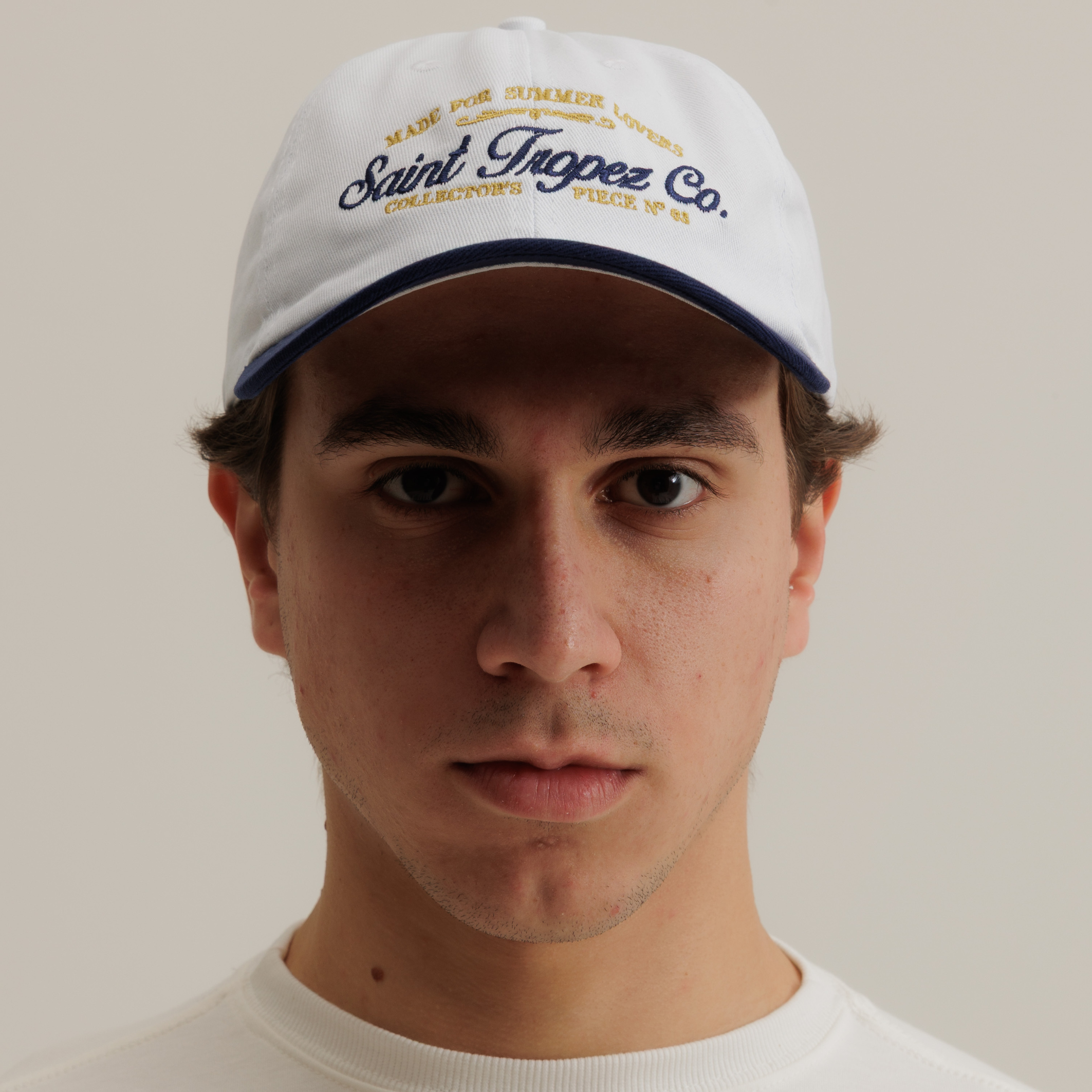 Cappellino bianco